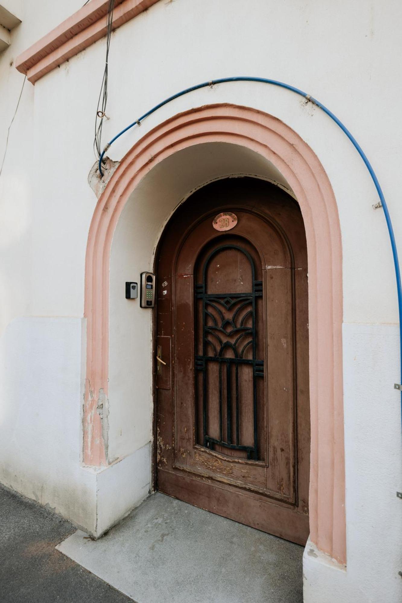 Decebal Central Studio - Elegant And Cozy Stay Arad Esterno foto